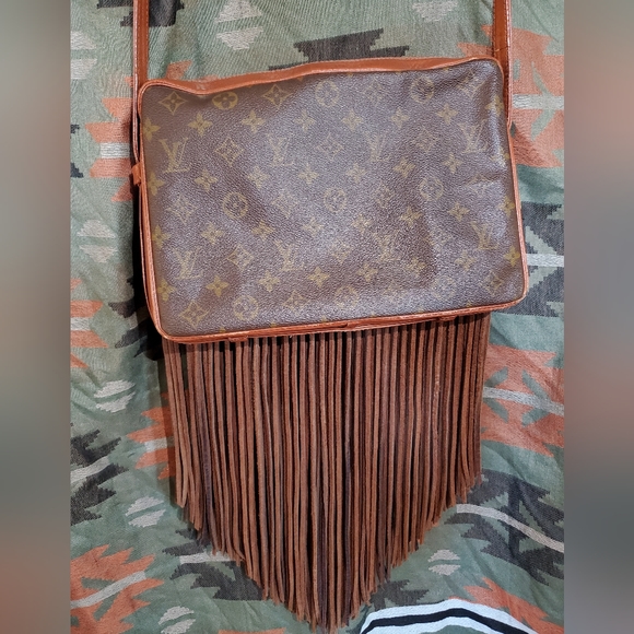 Louis Vuitton Vintage Boho Crossbody Bag - Picture 5 of 10